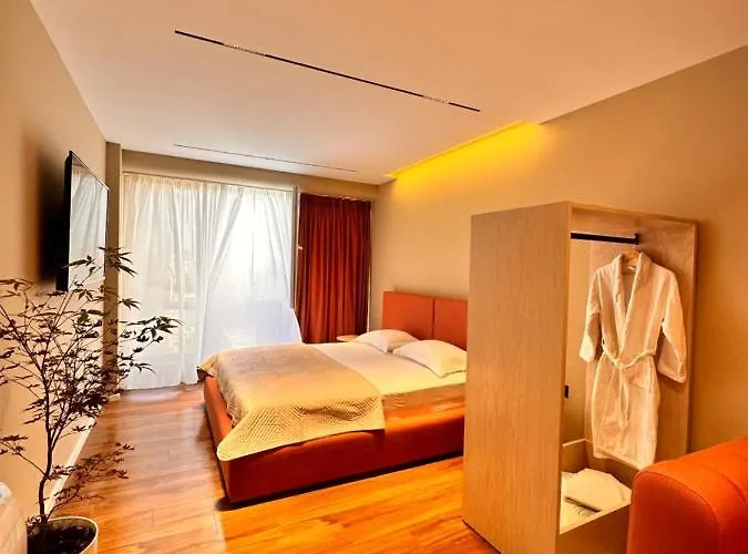 Aia & Tirana