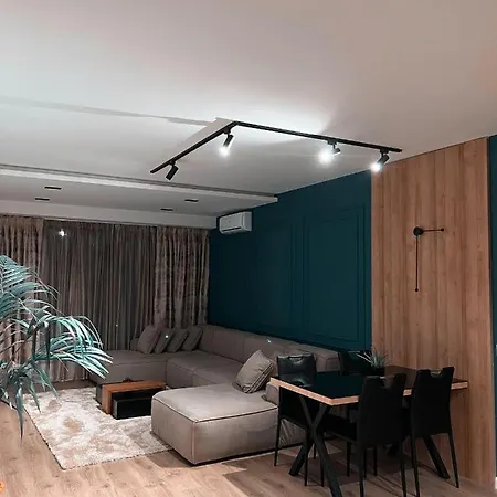 Aia & Appartamento Tirana