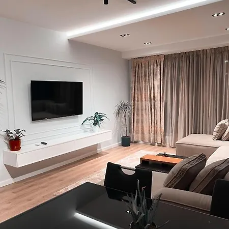 Apartment Aia & *