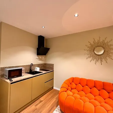 Aia & Apartment