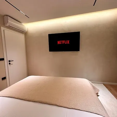 Aia & Appartamento Tirana