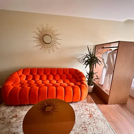 Aia & Appartamento Tirana