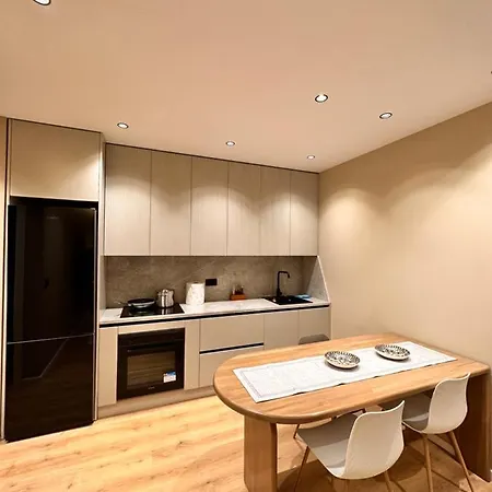 Apartment Aia & *