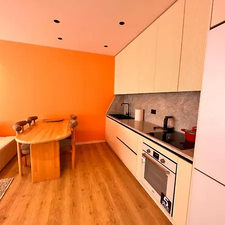 Aia & Appartamento Tirana