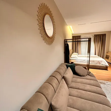 Aia & Apartment *