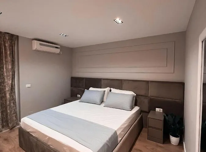 Aia & Appartamento Tirana