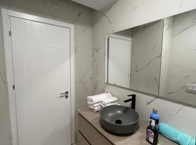 Aia & Appartamento Tirana