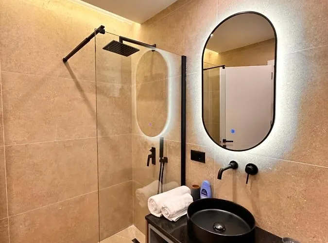 Aia & Appartamento Tirana