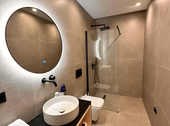 Aia & Appartamento Tirana